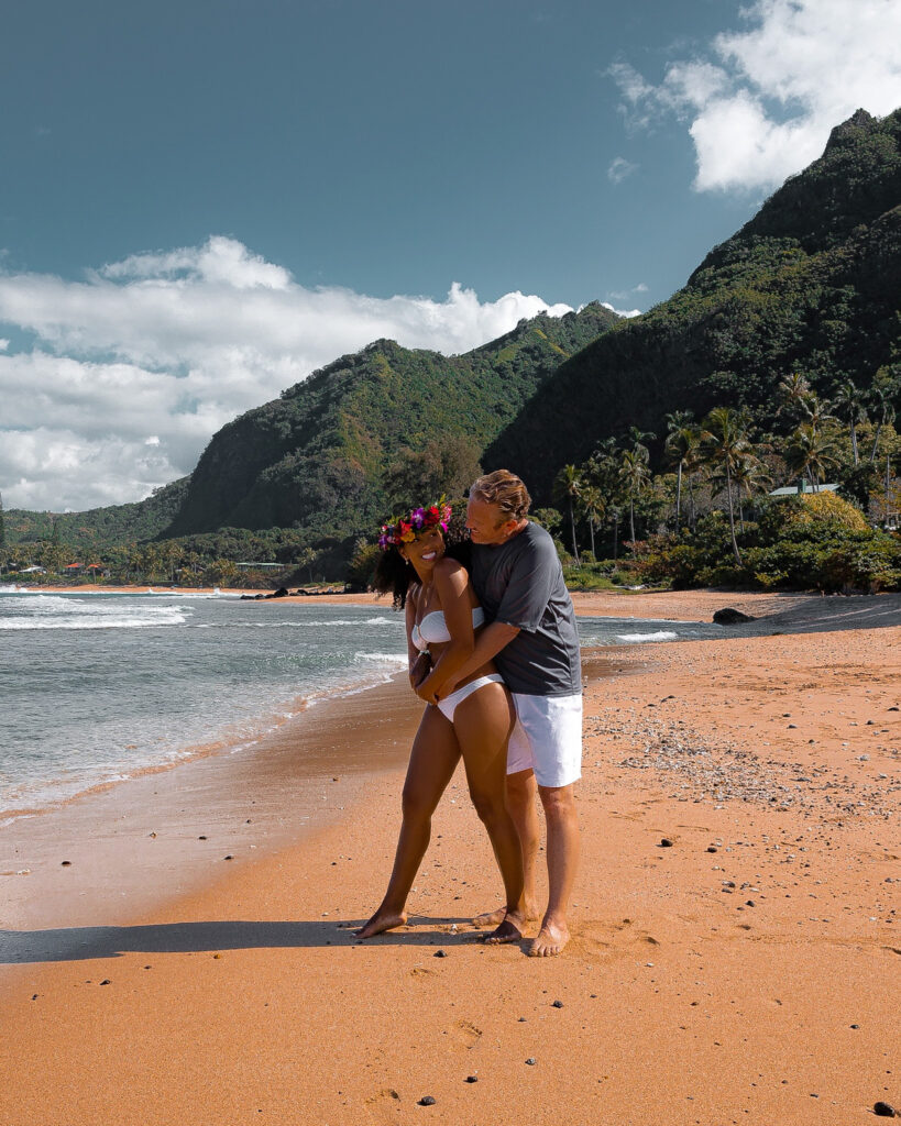 Brett & Zee play at Tunnels Beach Kauai